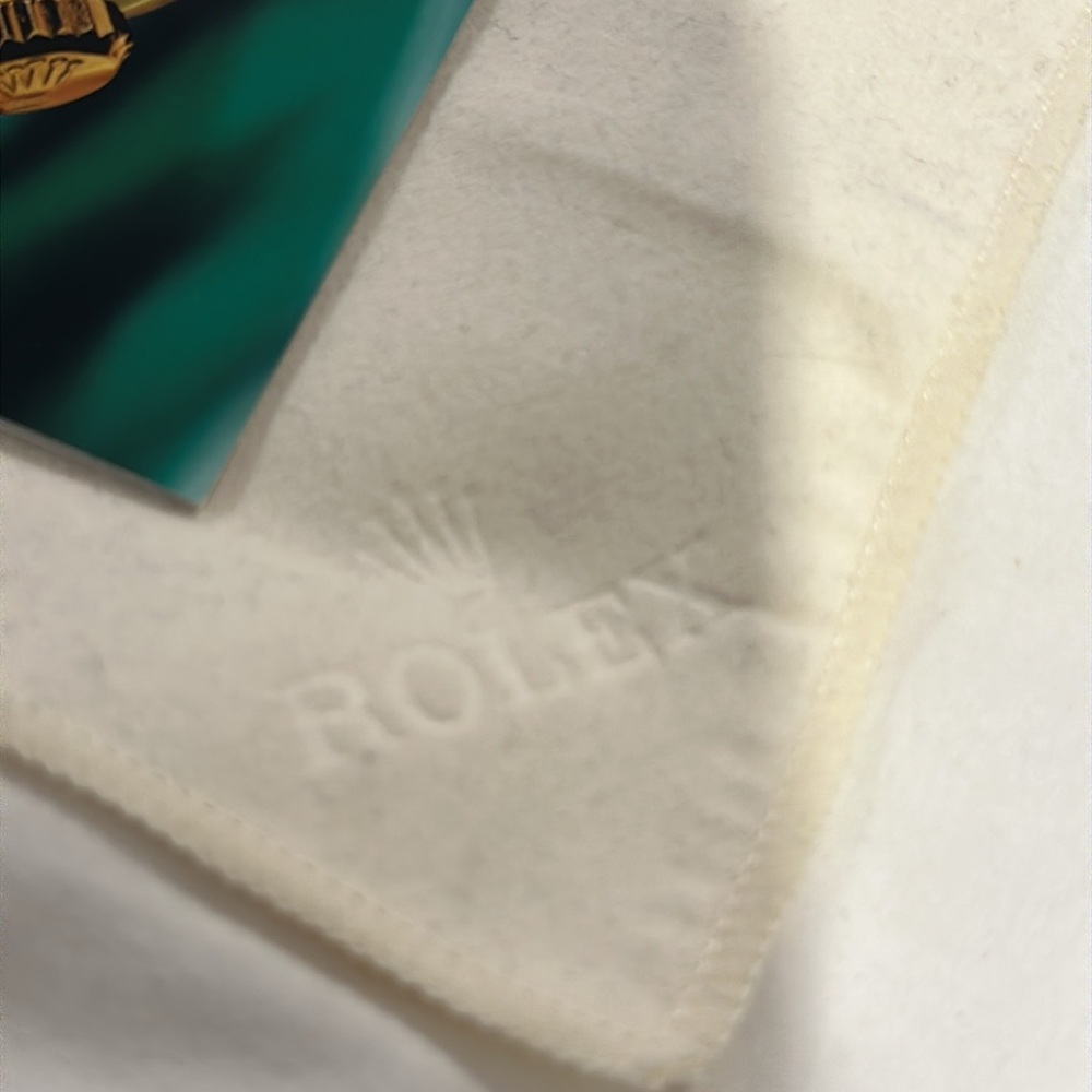 ROLEX FACTORY SERVICE CARE BOOK AND ROLEX CLEANING CLOTH - Picture 4 of 8